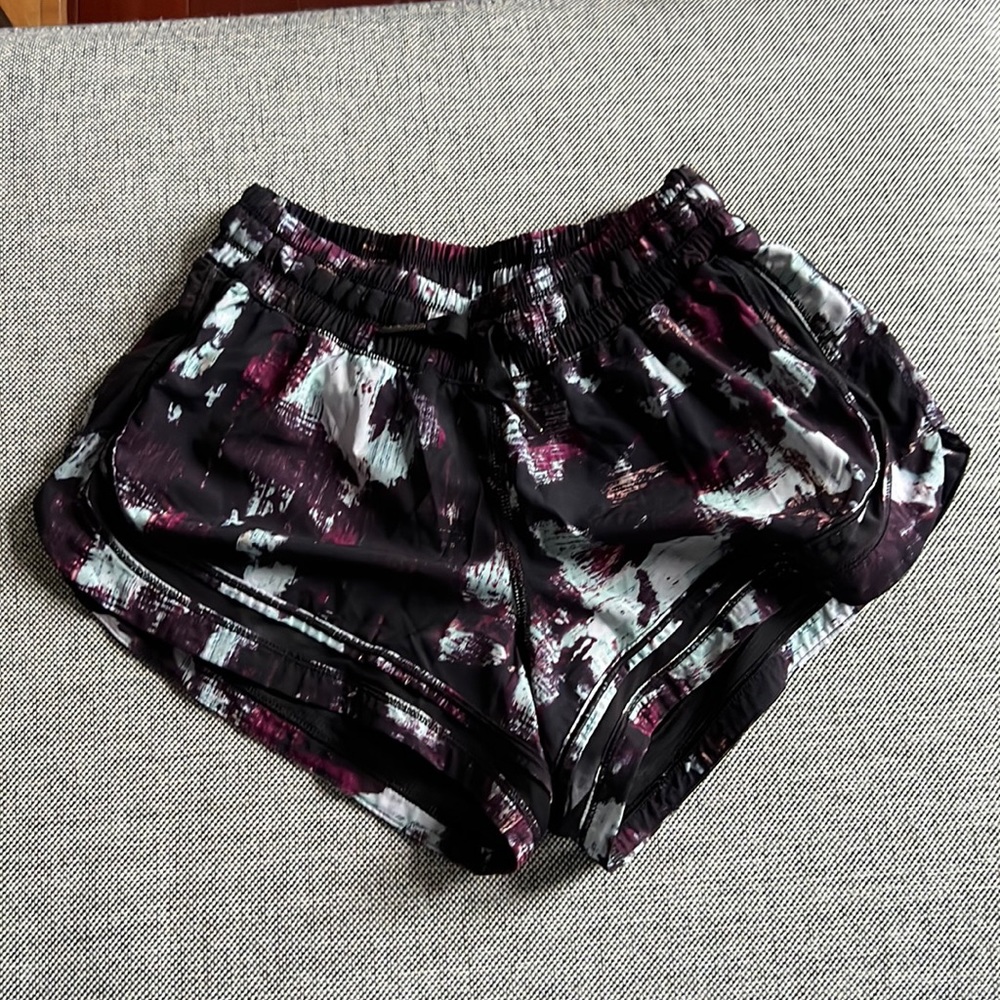 Lululemon Shorts Size 6. 
Low rise, 2.5 inches inches in seam